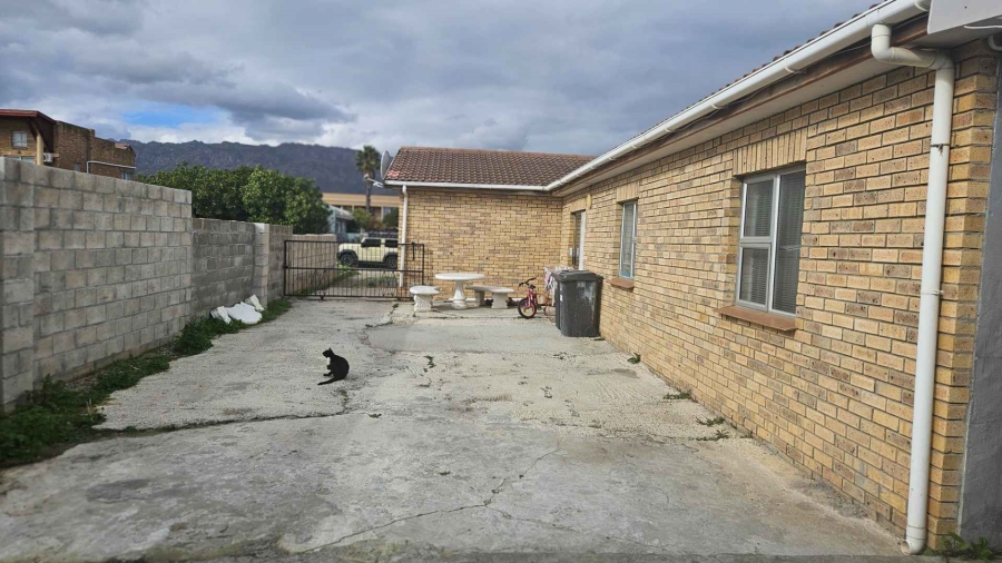 3 Bedroom Property for Sale in Gustrouw Western Cape